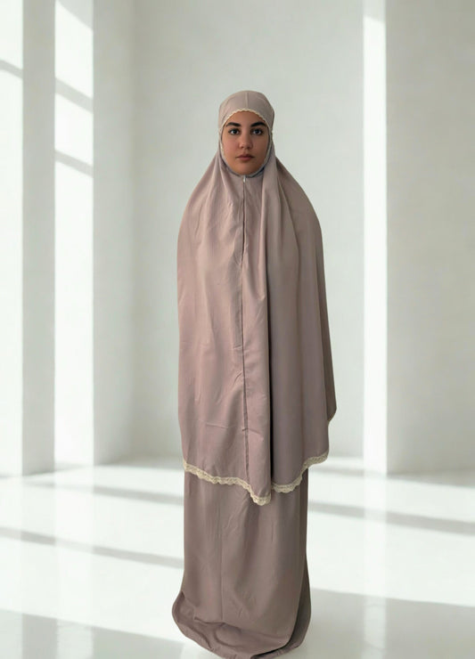 Mukena essentielle sable nue coton et ample 3 pièces avec pochette _ Tenue de prière haute de gamme _ NIYA